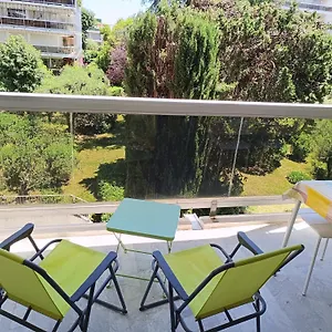 Climatisé à Les Pins Dans Résidence Avec Piscine Juan-les-Pins